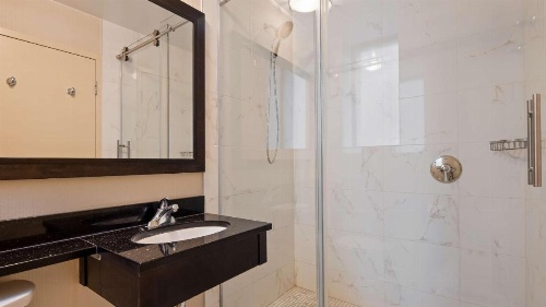 Best Western Plus Montreal Downtown-Hotel Europa image 4